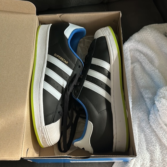 COPY - Limited Superstar size 8.5 M Adidas - Picture 9 of 11